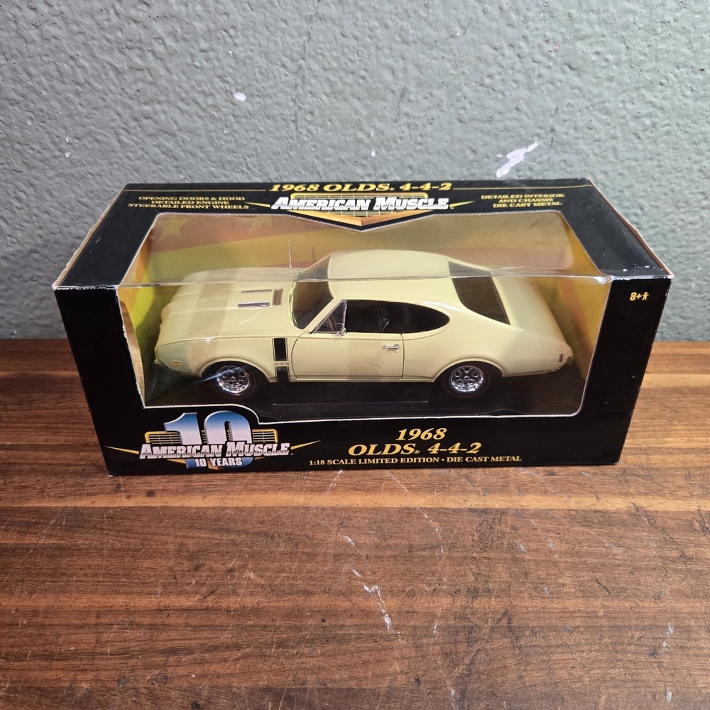 American Muscle Ertl Diecast Car 1:18 Scale 1968 Olds 4-4-2
